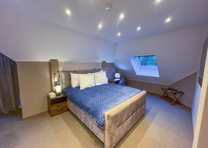 deluxe-room-3-01